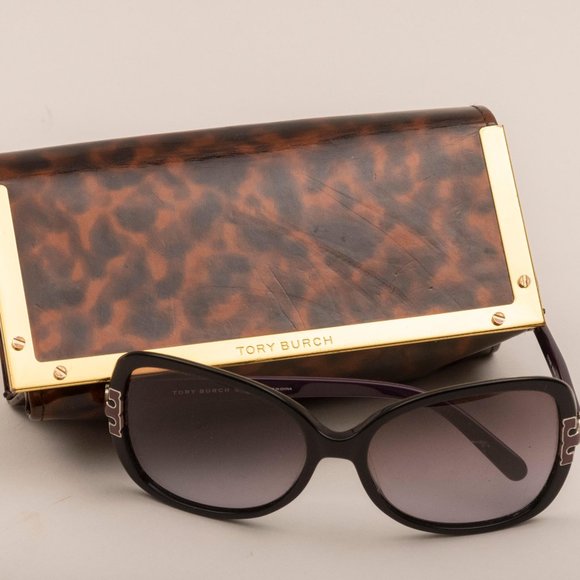 Tory Burch Sunglass Case Holder - Picture 6 of 6